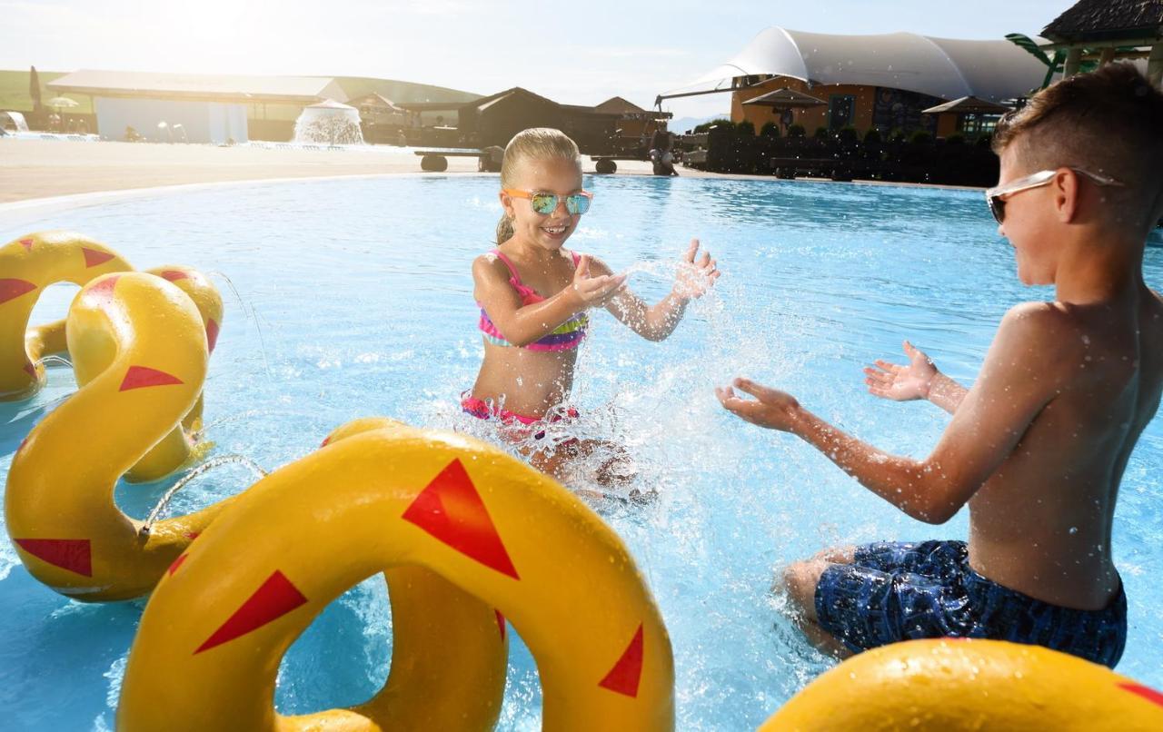 Holiday Village Tatralandia Liptovsky Mikulas Bagian luar foto
